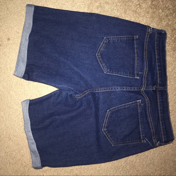 Size 6 Old Navy midi shorts - Picture 2 of 2